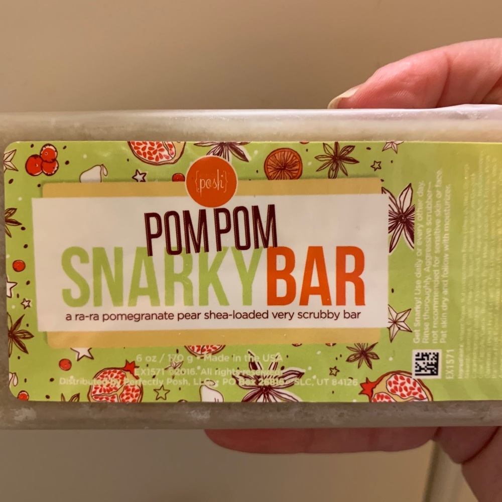 Perfectly Posh Pom Pom Snarky bar